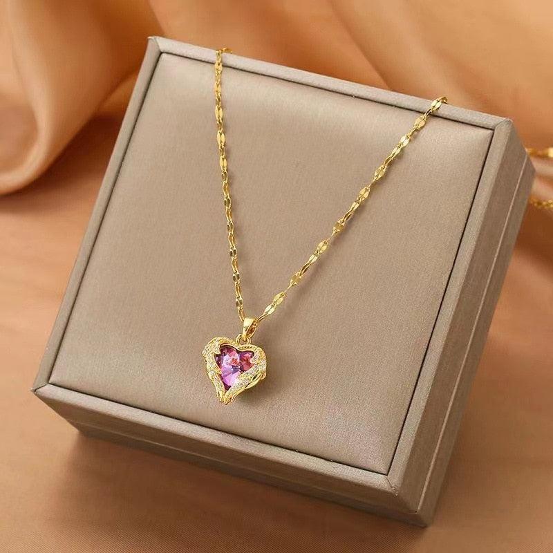 Colar de Pingente Coração de Cristal, Pingente Coração Cristal Swarovski, Colar de Pingente Coração de Cristal, Pingente Coração Cristal Swarovski  Colar feminino mais Pingente  Colar para presente  Colar de prata delicado  Colar de prata feminino  Colar Feminino, Colar Aço Inox Dourado e Prata, Colar de Letra Inicial do Nome - Thassia Naves, Colar de Signo Prata, Colar Feminino Vivara, Colar e Brincos com Pingente Gota D'água, Acessórios femininos, Acessório de Moda Feminina