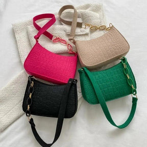 Quais as cores de bolsas mais vendidas?, Bolsas de Luxo & Premium, bolsa transversal feminina, bolsa transversal, bolsa tiracolo transversal, bolsa tiracolo schutz, bolsa tiracolo feminina pequena, bolsa tiracolo feminina couro, bolsa tiracolo feminina arezzo, Bolsa Tiracolo - Compre Online, Bolsa sofisticada e elegante, Bolsa Santa Lolla, bolsa feminina tiracolo transversal, Bolsa de tiracolo cores sólida,  Bolsa Couro Shutz, Bolsa couro Colcci