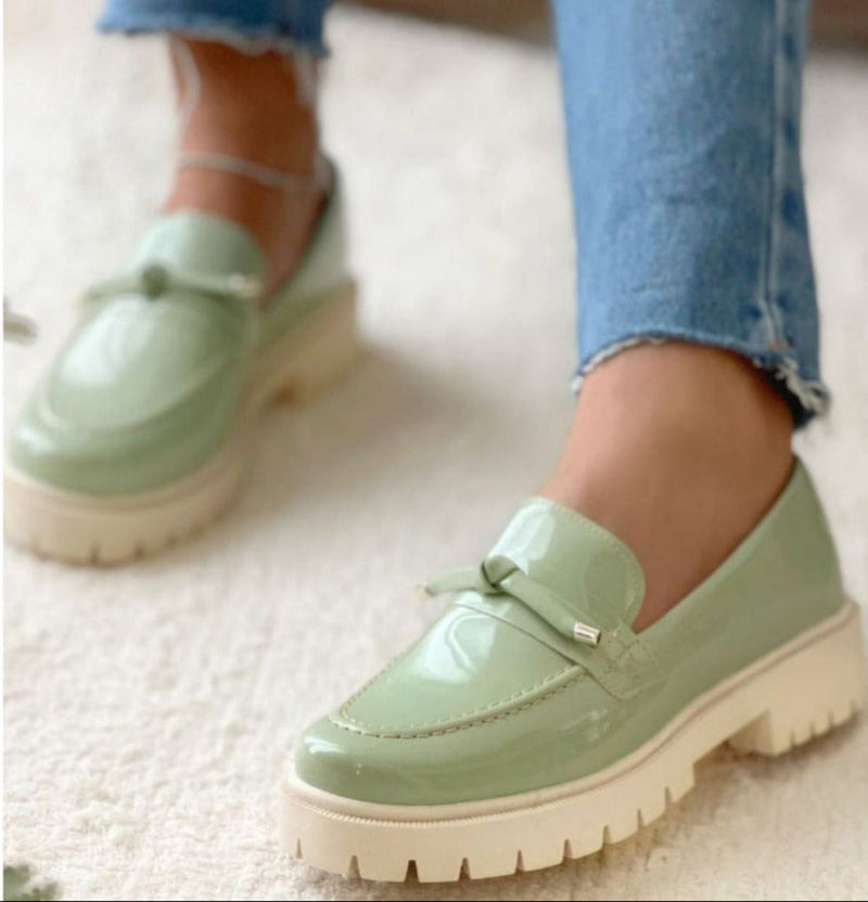 Sapato Mocassim Verniz Feminino com Sola Tratorada
