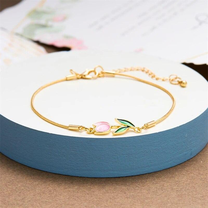 Qual é o significado da flor tulipa?, Qual é a pulseira que está na moda?  Pulseiras e Braceletes, Pulseira Vivara, Pulseira feminina para mulheres, Pulseira feminina, PULSEIRA DE PRATA CLARA TULIPAS, Pulseira de Flor Tulipa, Presentes para mãe, Presente para Namorada, presente para esposa, joias Vivara, Joias, Flor Tulipa Rosa Pulseira de Pérola de Água Doce, Esquenta Black Friday, BRINCO E PULSEIRA DE FLOR TULIPA RESINADA, Black Friday 2023, Black Friday