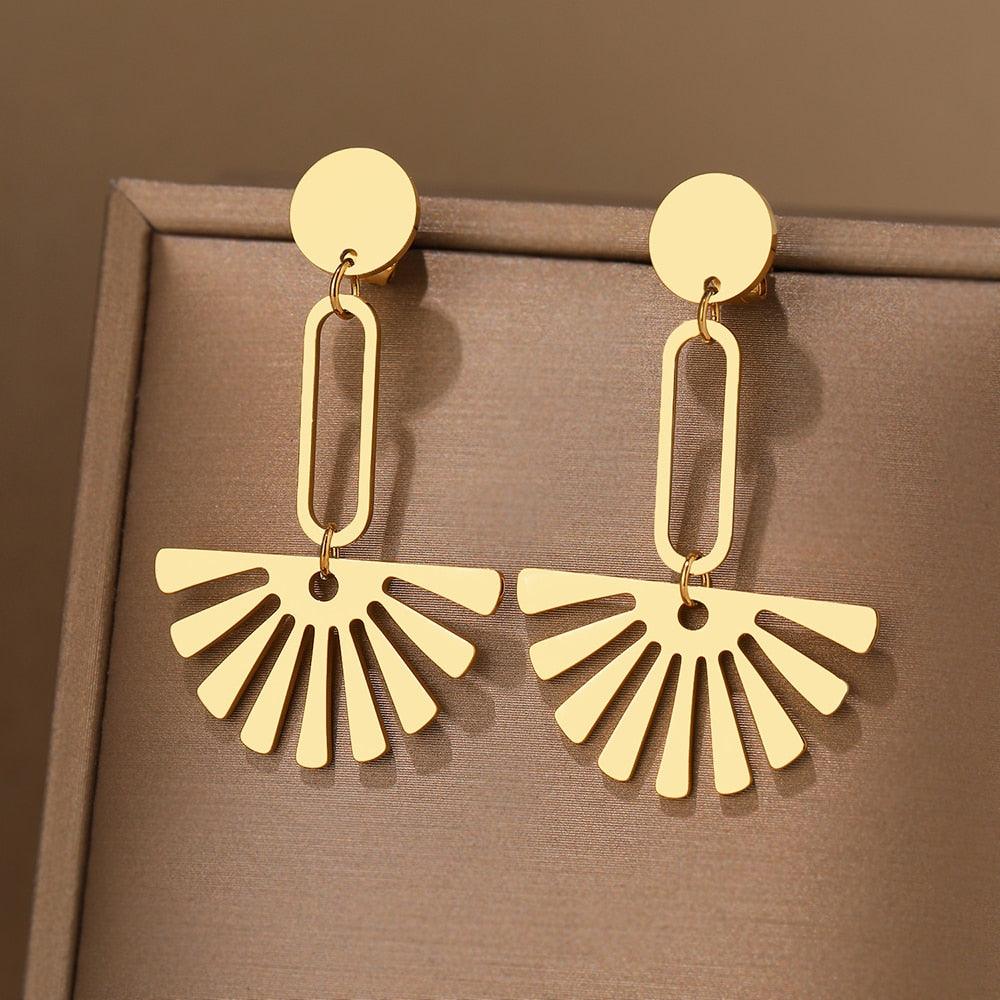 Brinco Formas- Folhas, Vintage e Geométricos,Vivara, Vintage e Geométricos, joias Vivara, Joias, Brincos de Prata Grande, Brinco Vivara, Brinco Formas- Folhas, Brinco Folhas Douradas, Brinco Folhas, Acessórios femininos, Brinco de Prata, brinco argola, Brincos Geométricos - Mirian Teofilo, Joias em Prata, Brincos Geométricos, Como usar brincos Geometricos?, brinco de flor tendência, Frete Grátis, Black Friday, Promoção, brinco dourado, brinco semi joia dourado, brincos semi joias