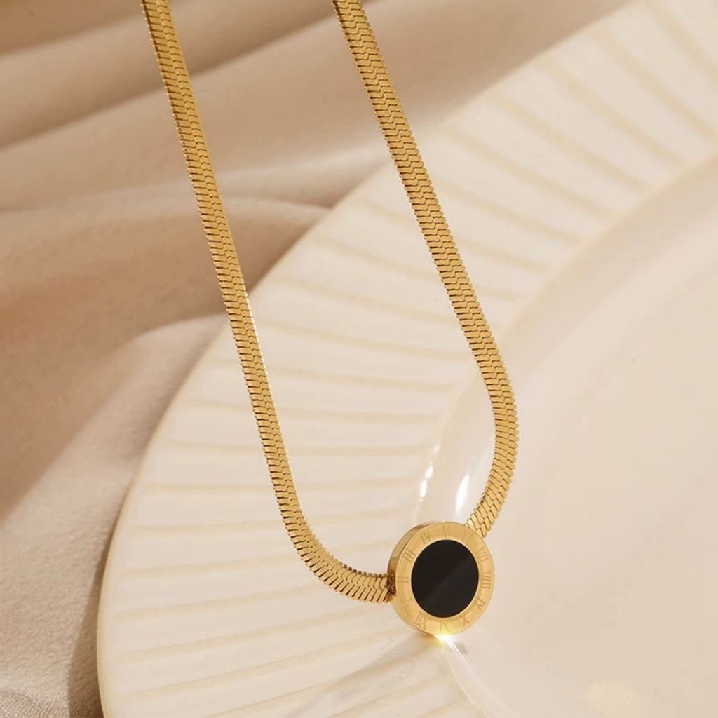 Conjunto 4 peca de combinação de colar, pulseira, brincos e anel em aço titânio 18K ouro elegante preto aberto em aço titânio anel com algarismo romano que não desbota