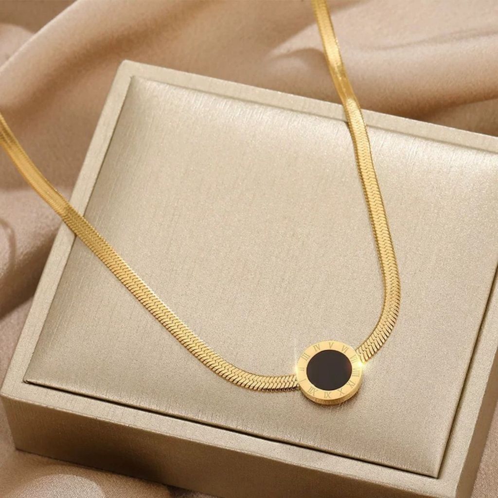 Conjunto 4 peca de combinação de colar, pulseira, brincos e anel em aço titânio 18K ouro elegante preto aberto em aço titânio anel com algarismo romano que não desbota