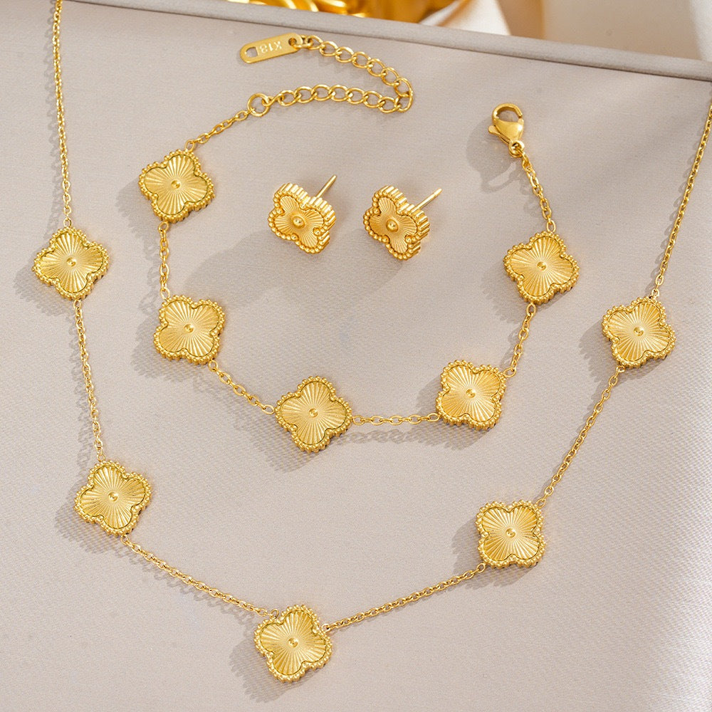 Conjunto 3 Peças Trevo de Quatro Folhas- Colar, Pulseira e Brincos em Aço Titânio 18K