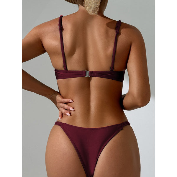 Biquíni Elegante com Detalhes Sofisticados