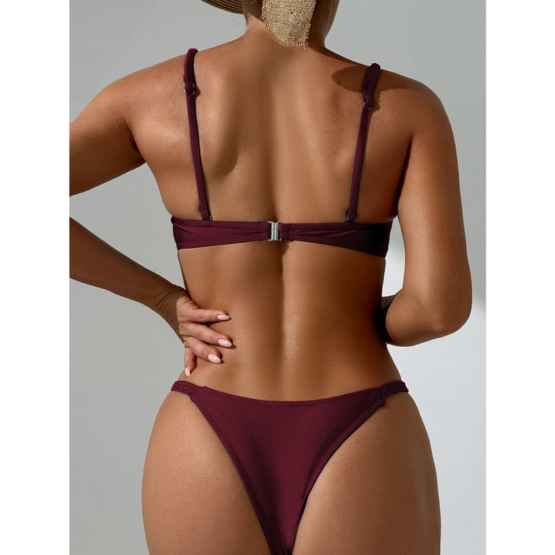 Biquíni Elegante com Detalhes Sofisticados