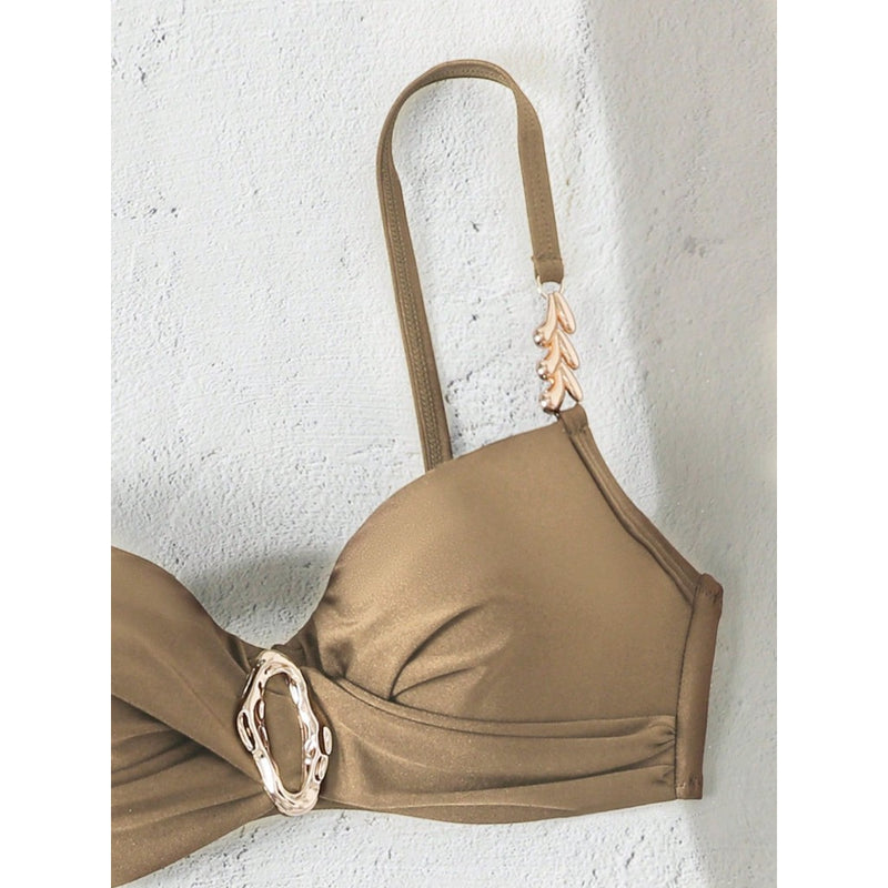 Biquíni com Detalhes Dourados