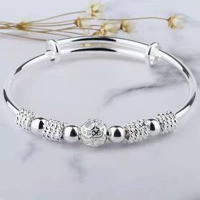 Pulseira Bracelete Feminina Prata Luxury, Qual é a pulseira que está na moda?, Pulseira de prata 925, Pulseira Bracelete Luxury Feminina Prata,  Presentes para Esposa, Conjuntos de joias em prata, Bracelete de Prata Largo, Bracelete de Prata Grosso, Bracelete de prata com pingente, Bracelete de Prata 925, Acessórios femininos, Joias, Bracelete Prata Vivara