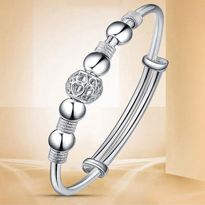 Pulseira Bracelete Feminina Prata Luxury, Qual é a pulseira que está na moda?, Pulseira de prata 925, Pulseira Bracelete Luxury Feminina Prata,  Presentes para Esposa, Conjuntos de joias em prata, Bracelete de Prata Largo, Bracelete de Prata Grosso, Bracelete de prata com pingente, Bracelete de Prata 925, Acessórios femininos, Joias, Bracelete Prata Vivara