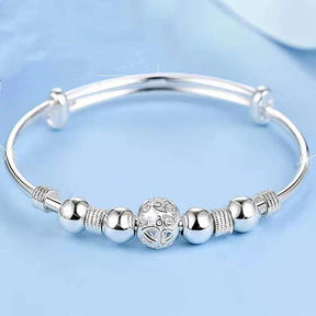 Pulseira Bracelete Feminina Prata Luxury, Qual é a pulseira que está na moda?, Pulseira de prata 925, Pulseira Bracelete Luxury Feminina Prata,  Presentes para Esposa, Conjuntos de joias em prata, Bracelete de Prata Largo, Bracelete de Prata Grosso, Bracelete de prata com pingente, Bracelete de Prata 925, Acessórios femininos, Joias, Bracelete Prata Vivara